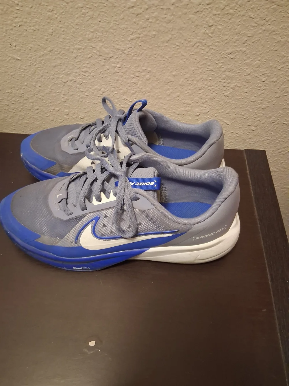 Nike Boys Shoes in Gray and Blue Size 5